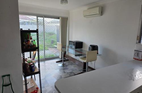Kelmscott House | Wattle Close - Room in a Shared house