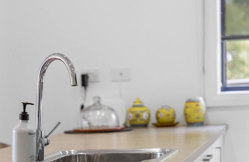 Bendigo House | Wattle Gem Townhouse with Free WiFi