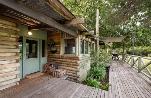 Frankston South Villa | Wattlewood - Mid Century Chic with Outdoor Serenity