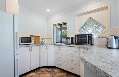 Dalmeny Apartment | Wave Haven! Get a wave from it all