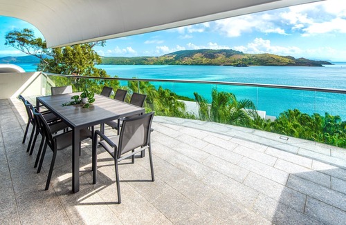 Hamilton Island House | Waves 2 Hamilton Island - oceanviews, golf buggy and transfers