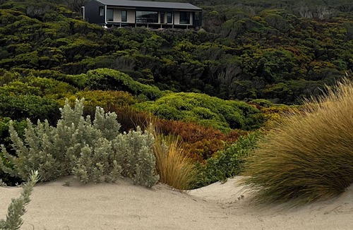 Nugara Cabin | Welcome to Admiral Cabin, a luxurious off-grid retreat on King Island, Tasmania.