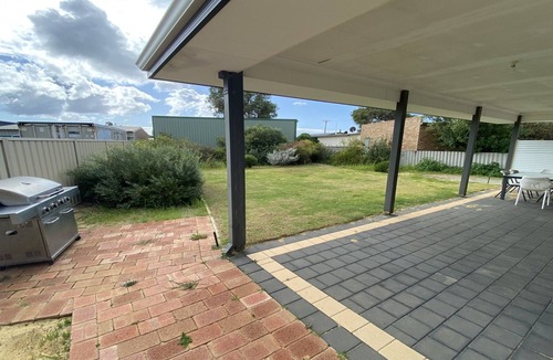 Jurien Bay House | Welcome to Dalveen Cottage! Walking distance to the beach.