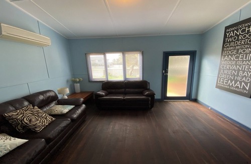 Jurien Bay House | Welcome to the Blue Beach House, a quaint beach shack and beautiful ocean front property in an exclu