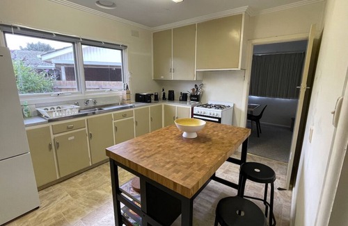 Indented Head House | Well equipped family and pet friendly house 200m from the beach with real fire