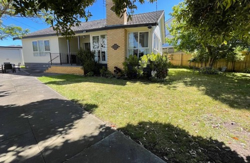 Indented Head House | Well equipped family and pet friendly house 200m from the beach with real fire