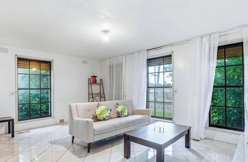 St. Albans House | Well-Located St Albans Stay with Fully Equipped Kitchen