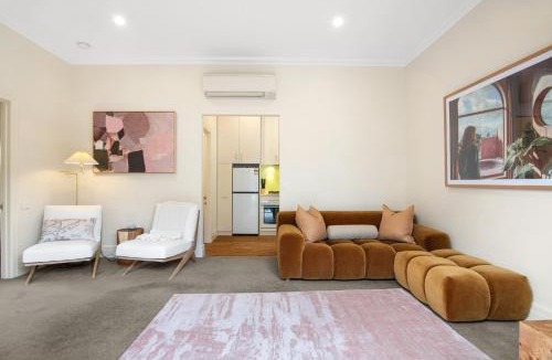 Kew East House | Wellness Escape- 1 Bed Home with Studio & Sauna