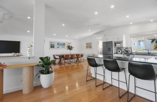 Manly House | Wellness Retreat - Sauna, Views, Lift and Location