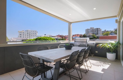 Manly House | Wellness Retreat - Sauna, Views, Lift and Location