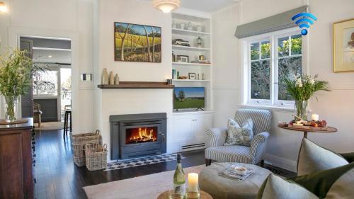Burrawang House | Werona Cottage - enchanting home