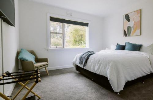 Parklands House | West Grove Cottage Burnie