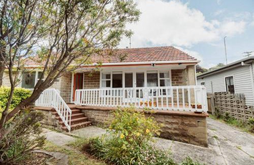 Parklands House | West Grove Cottage Burnie