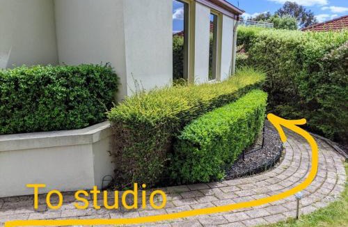 West Hobart Apartment | West Hobart self contained 1 bedroom studio walk to town