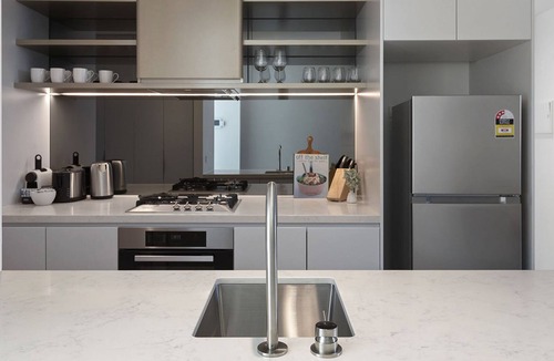 West Melbourne Apartment | West Melbourne 2-Bed Steps from Flagstaff Gardens