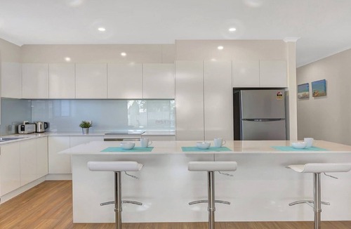 Port Willunga House | Western Breeze Port Willunga, 800 metres from the sand Free Wi-Fi