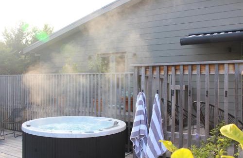 Sorrento House | Westhaven Walk to Beach Shop Pool Spa Open Fire