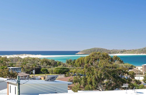 Fingal Bay House | Whale Tales, 78 Lentara Street - FANTASTIC WATER VIEWS OVER FINGAL BEACH