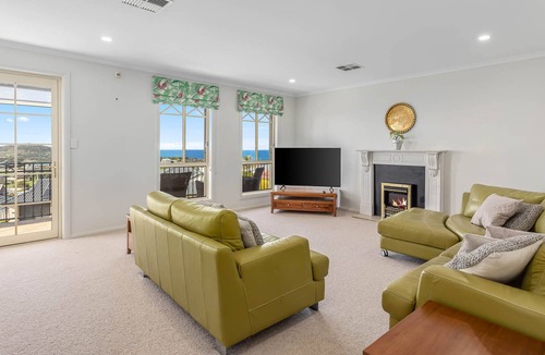 Encounter Bay House | 'Whale Views' - Perfect holiday home for whale watching!