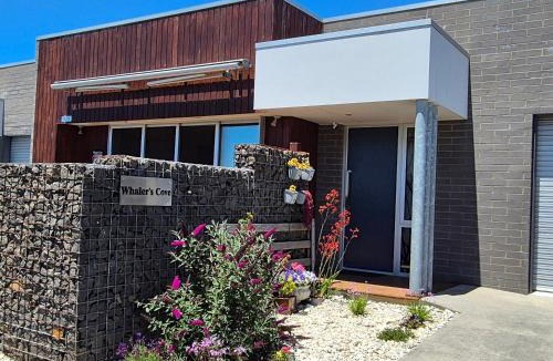 Portland House | Whaler's Cove