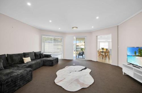 Dubbo House | Wheelers House Family Entertainer