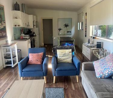 Venus Bay House | Where Paris meets Jupiter - Linen, Wi-Fi, Pets OK