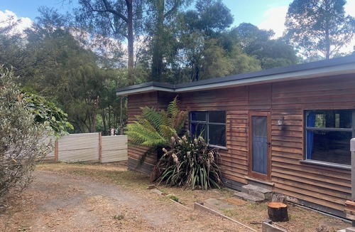 East Warburton House | Whispering Waters, A Rustic Riverside Escape