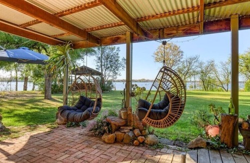 Goulburn Weir House | Whispering Willows | Absolute Waterfront Escape