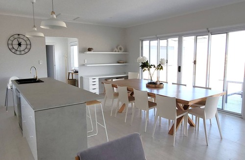 Port Victoria Hotel | Whispering Winds, Port Victoria