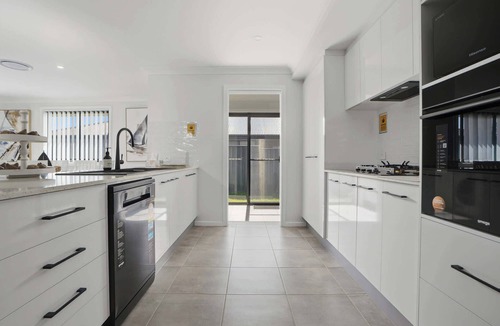 Orange House | Whistling Way Wonderscape - Modern 4 Bed, 2 Bath