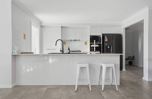 Orange House | Whistling Way Wonderscape - Modern 4 Bed, 2 Bath