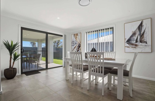 Orange House | Whistling Way Wonderscape - Modern 4 Bed, 2 Bath