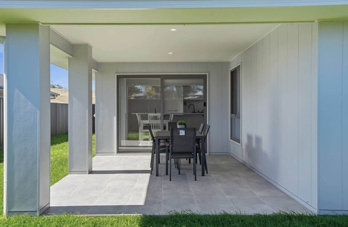 Orange House | Whistling Way Wonderscape - Modern 4 Bed, 2 Bath