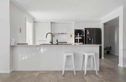 Orange House | Whistling Way Wonderscape - Modern 4 Bed 2 Bath