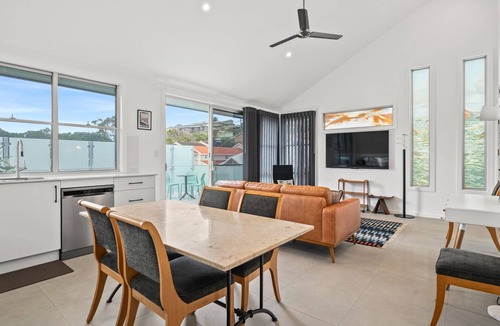 Terrigal House | White Beach on Barrington