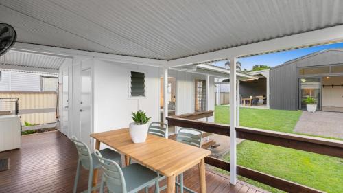 Newell House | White Cockatoo Beachfront Cottage