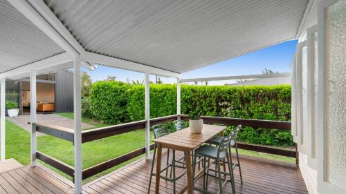 Newell House | White Cockatoo Beachfront Cottage