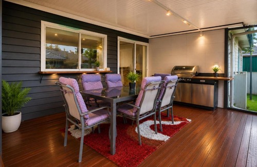 White Hills House | White House Bendigo Garden Retreat