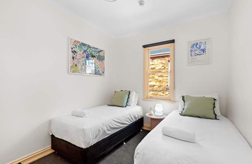 Fitzroy House | White House Fitzroy - 10+ Bedrooms & for 32 guests