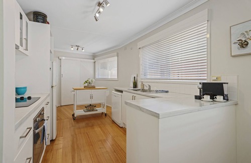 Sorrento House | WHITE SANDS, OXFORD IN SORRENTO, FAMILY & PET SEASIDE GETAWAY!