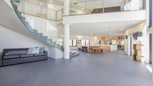 Wamberal House | Whitehaven – Luxury Waterfront Escape in the Heart of Terrigal