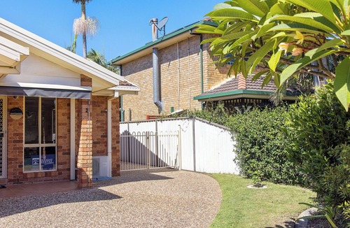 Fingal Bay House | Whitesands Hideaway - walking distance to the beach