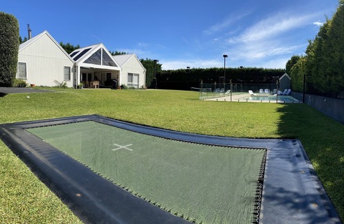 Blairgowrie House | Wildcoast Getaway- Pool, tennis court and trampoline