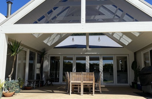 Blairgowrie House | Wildcoast Getaway- Pool, tennis court and trampoline