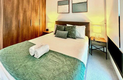 Williamstown Apartment | Williamstown Apartment Balcony, Parking & Views