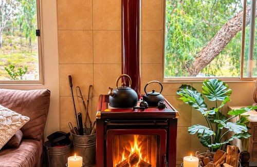Charbon House | Willow Cabin - Peaceful Rural Retreat - Pet Friendly