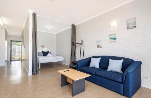 Lancelin Apartment | Windsurfer Beach Chalet 2