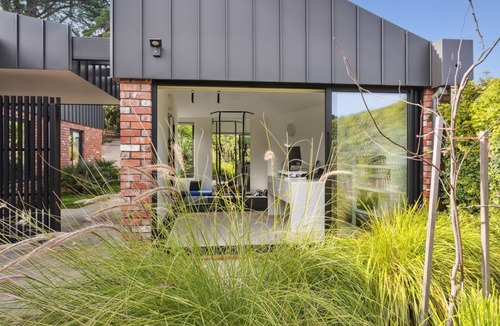 Portsea House | Windsurfer Close to the Portsea village