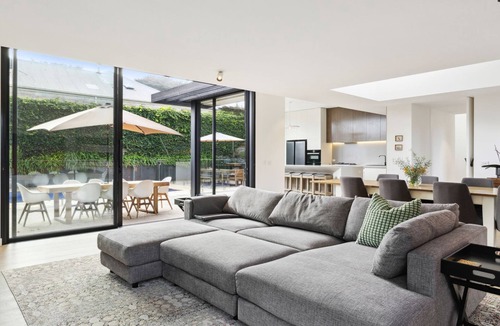 Portsea House | Windsurfer Close to the Portsea village