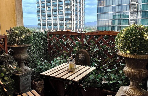 Adelaide Central Business District Apartment | Winter CBD Retreat | Free secure Parking |Balcony | NETFLIX | WIFI | Rundle st |